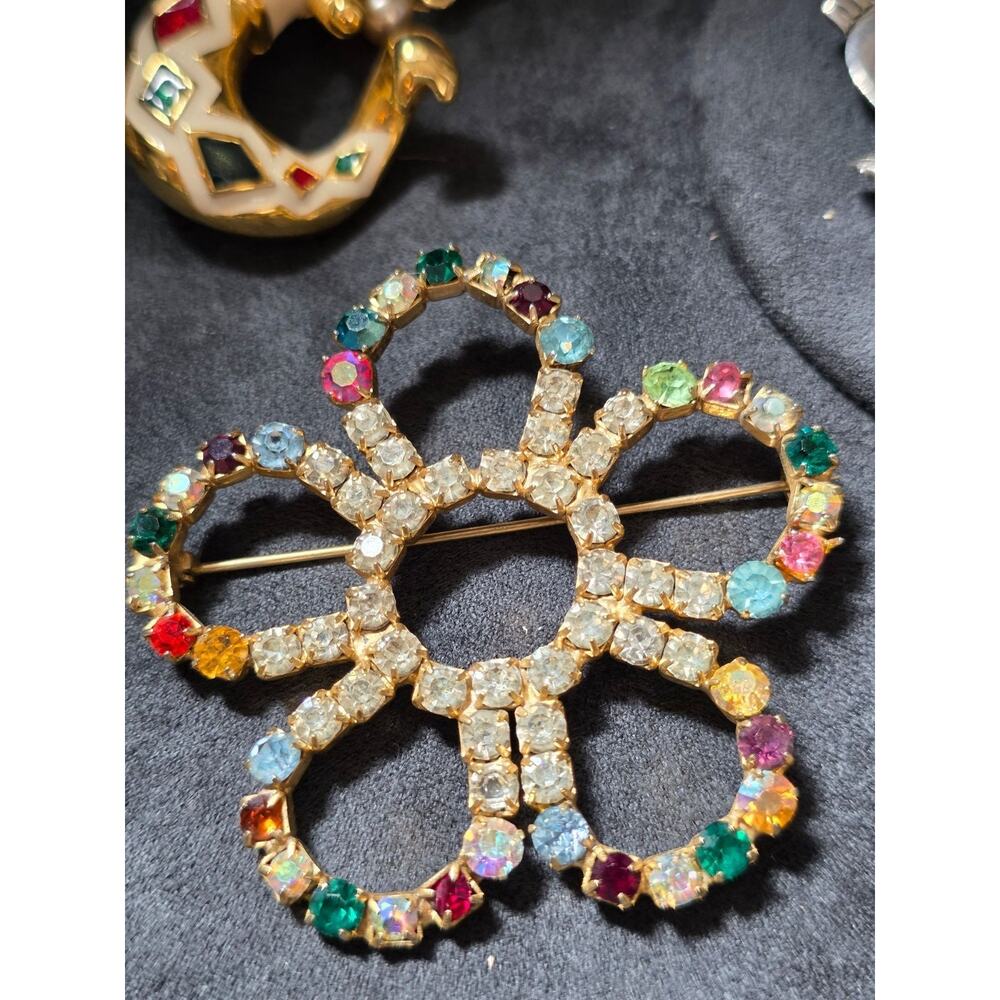 Vintage Juliana D & E Uranium Glass Rhinestone Flower Brooch